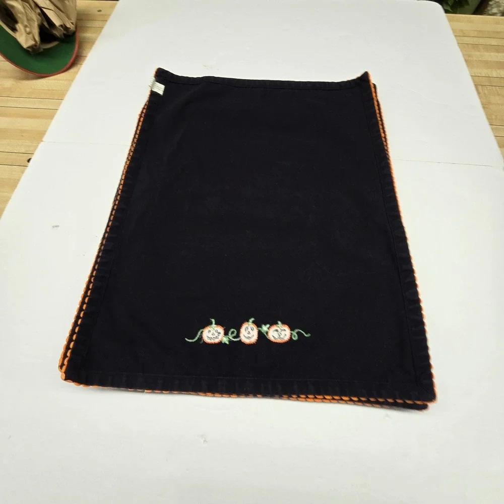 Vintage Halloween Placemats Set of 4 Black Orange Pumpkin Embroidered Fall 16x20